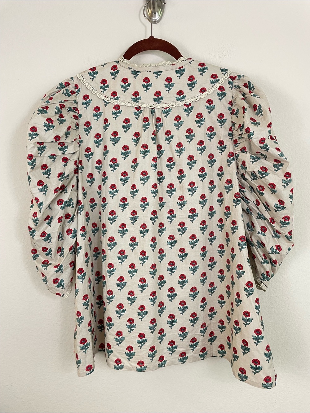 Entro Floral Puff Shorts Sleeves Tie Neck Peasant Blouse with Lace Trim Size L - Picture 6 of 7
